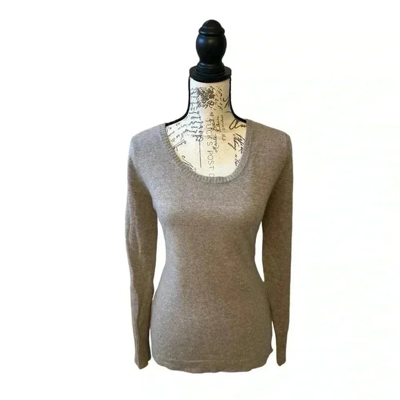 QUINN Cashmere Sweater - Picture 5 of 12